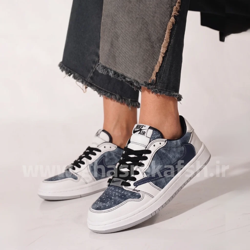 کفش کتونی زنانه نایک جردن وان تراویس JORDAN 1 رنگ سفید آبی ابروبادی کد 2855
