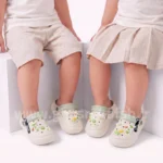 کراکس دمپایی بچه گانه مدل اسنوپی CROCS SNOOPY رنگ سفید سفید سبز کد 2850