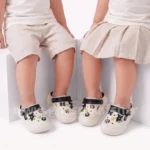 کراکس دمپایی بچه گانه مدل اسنوپی CROCS SNOOPY رنگ سفید مشکی کد 2848